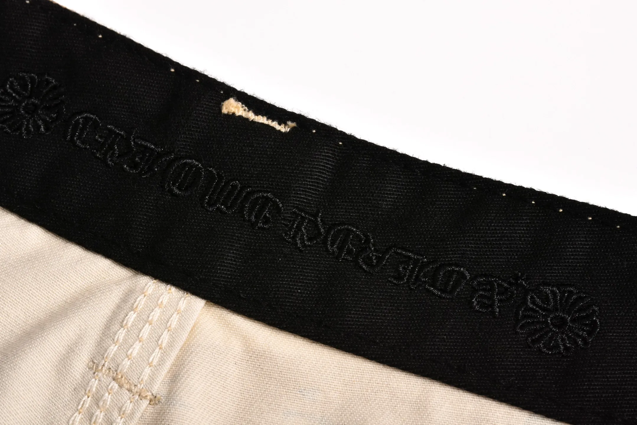 🅿️560 [Exclusive supply] CH Crouching Leather Camouflage Shorts (Red) Purchased and developed by a Los Angeles agent for US$2,980. This style is made of custom-made military canvas fabric, restored according to the original model 1:1, and printed with camouflage patterns. The customization period for the hem sex pattern stamp is 20 days, the minimum order is 1800 pieces, and the color plate is matched. The hardware buckles are all made of electroplated 925 silver material, the weight is perfectly restored, and they are aged and oxidized to black. Size:S-M-L-XL